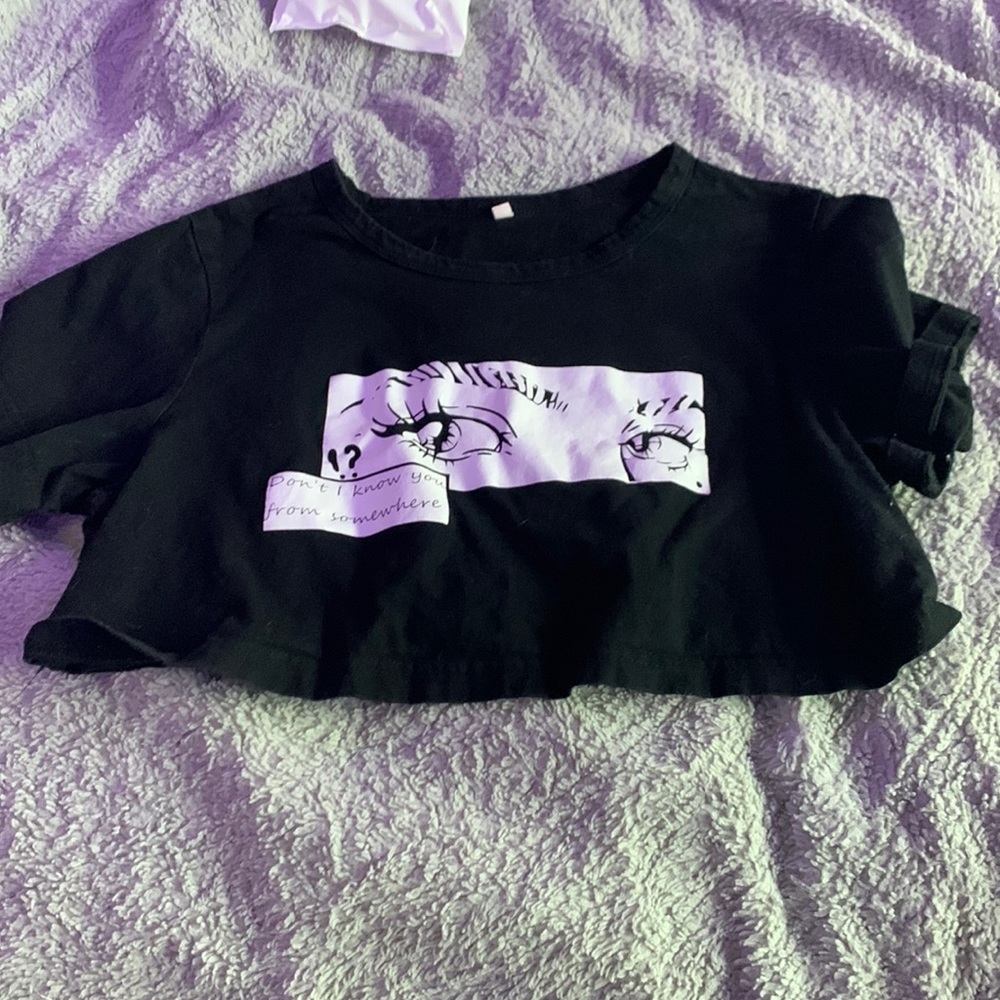 The brand name isnt on the tag, size small